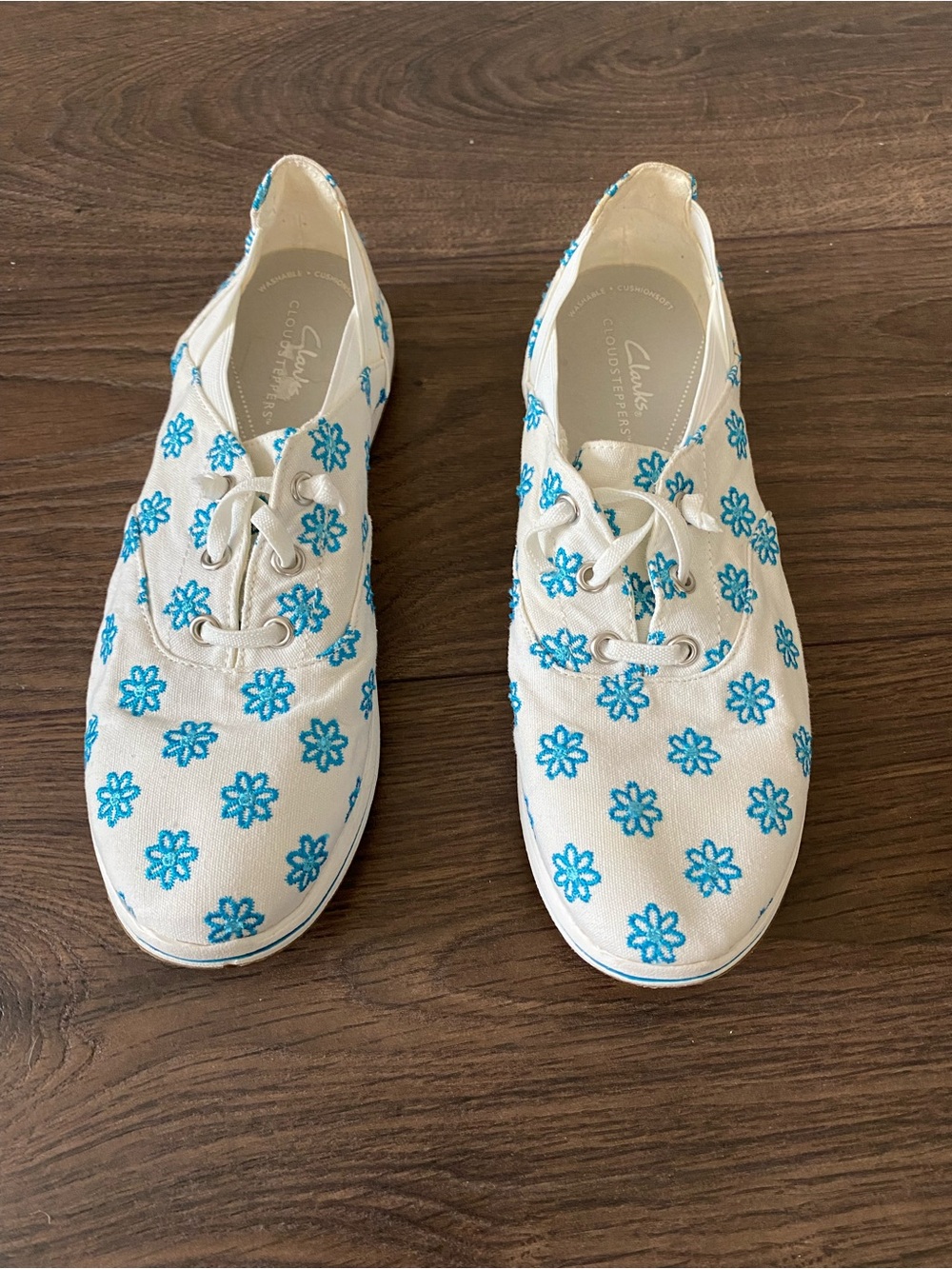 Clarks Cloudsteppers White Canvas Slip-On Shoes with Teal Floral Stitching